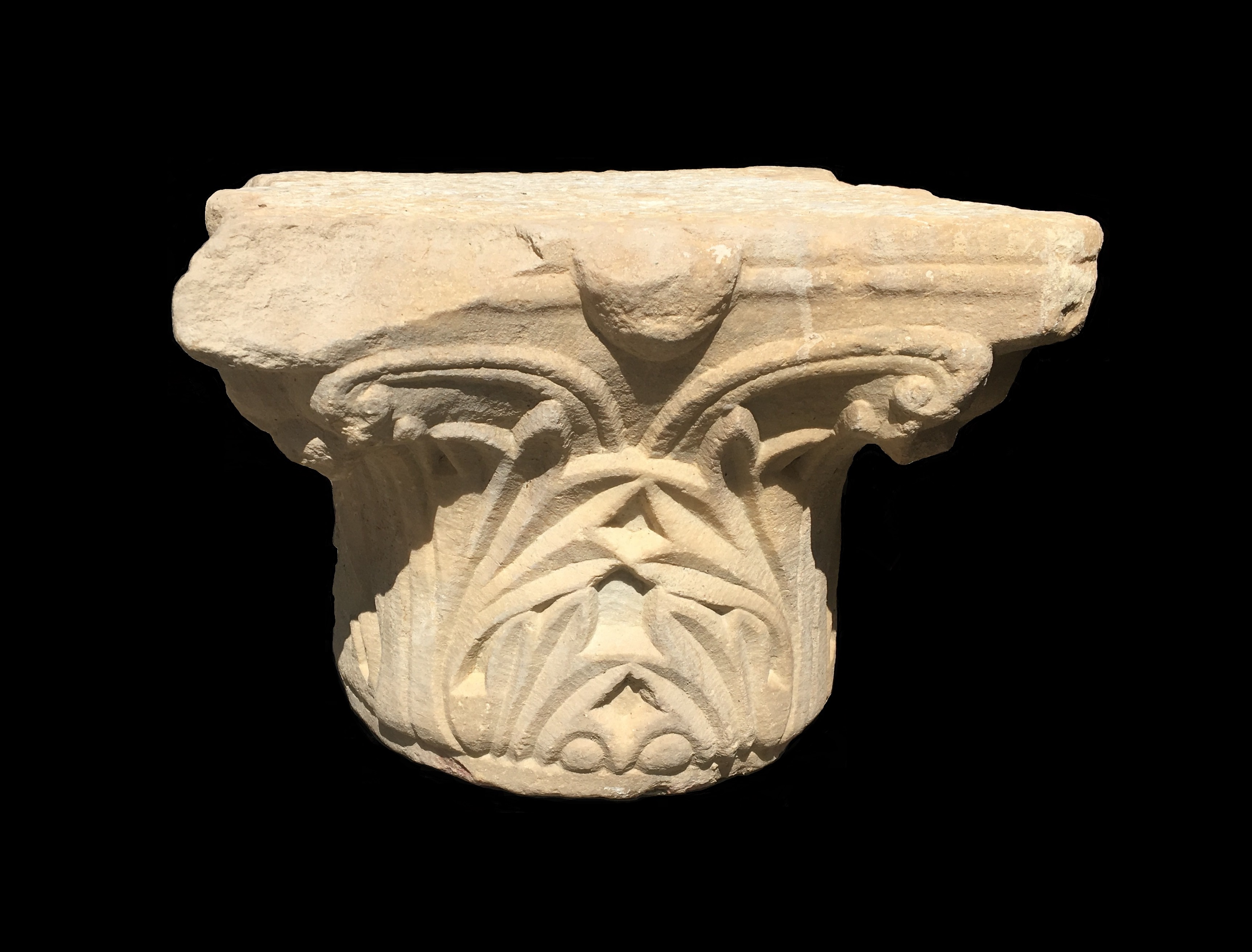 Opera di Capitello corinzio bizantino di colonna 